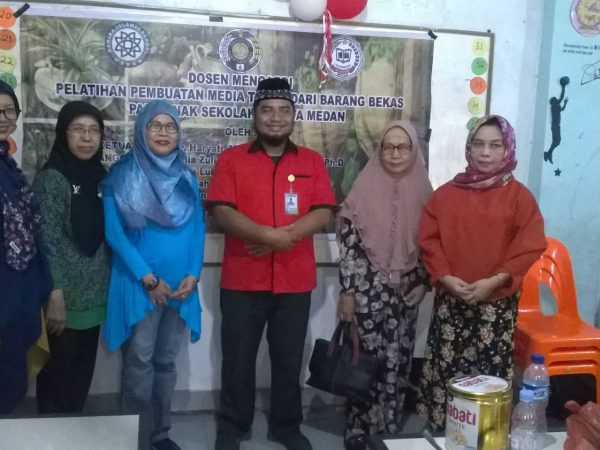 Pelatihan Pembuatan Media Tanam Dari Barang Bekas Pada Siswa/I SD Namira di Kota Medan Dari Dosen USU Fakultas Pertanian Tahun 2019