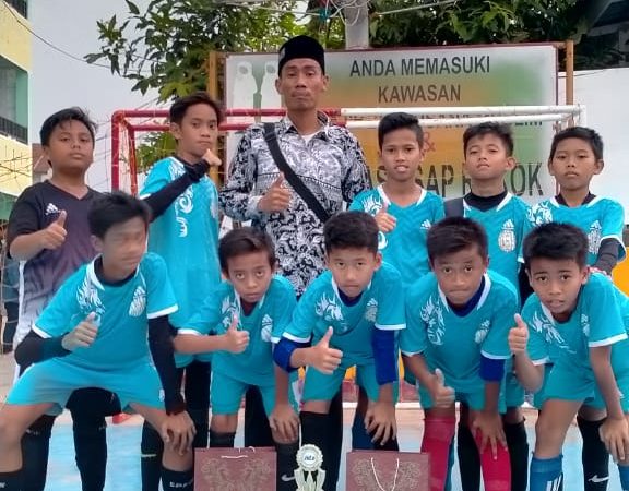 Alhamdulillah Tim Futsal SDS Namira meraih juara 3 dalam perlombaan futsal di Sekolah Yayasan Mujadillah Medan