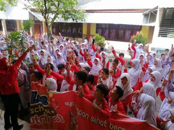 Kegiatan Lomba Mewarnai Dan Minum Susu Bersama Zee Up & Go Di Sekolah SDS Namira 2019