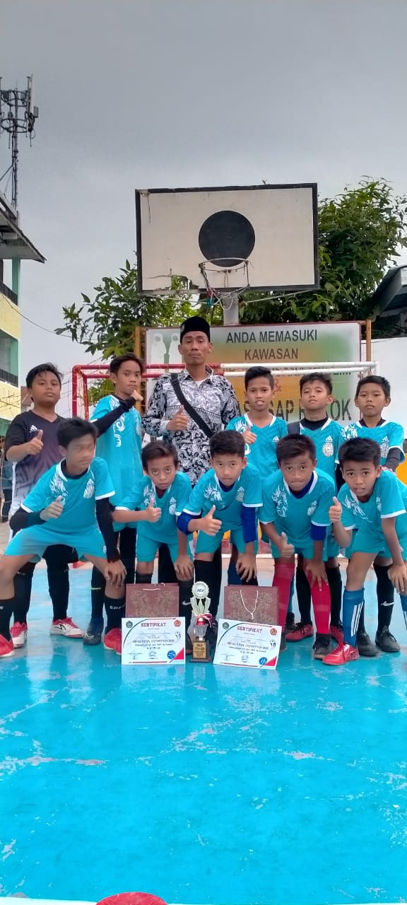 Alhamdulillah Tim Futsal SDS Namira meraih juara 3 dalam perlombaan futsal di Sekolah Yayasan Mujadillah Medan